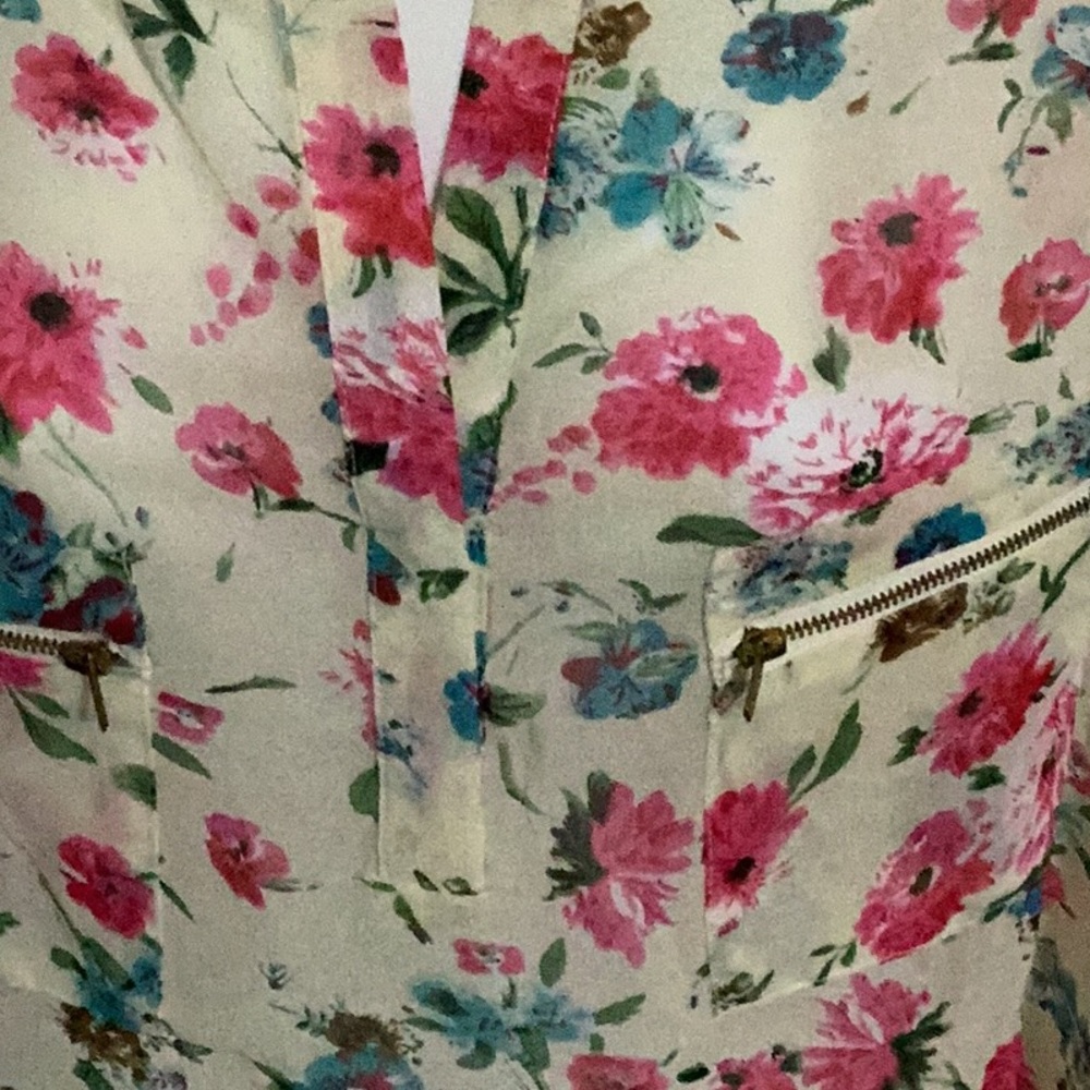 Floral Sleeveless Top - Picture 2 of 5